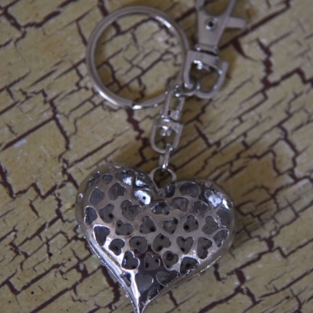 Heart Crystal Keychain - Picture 6 of 6